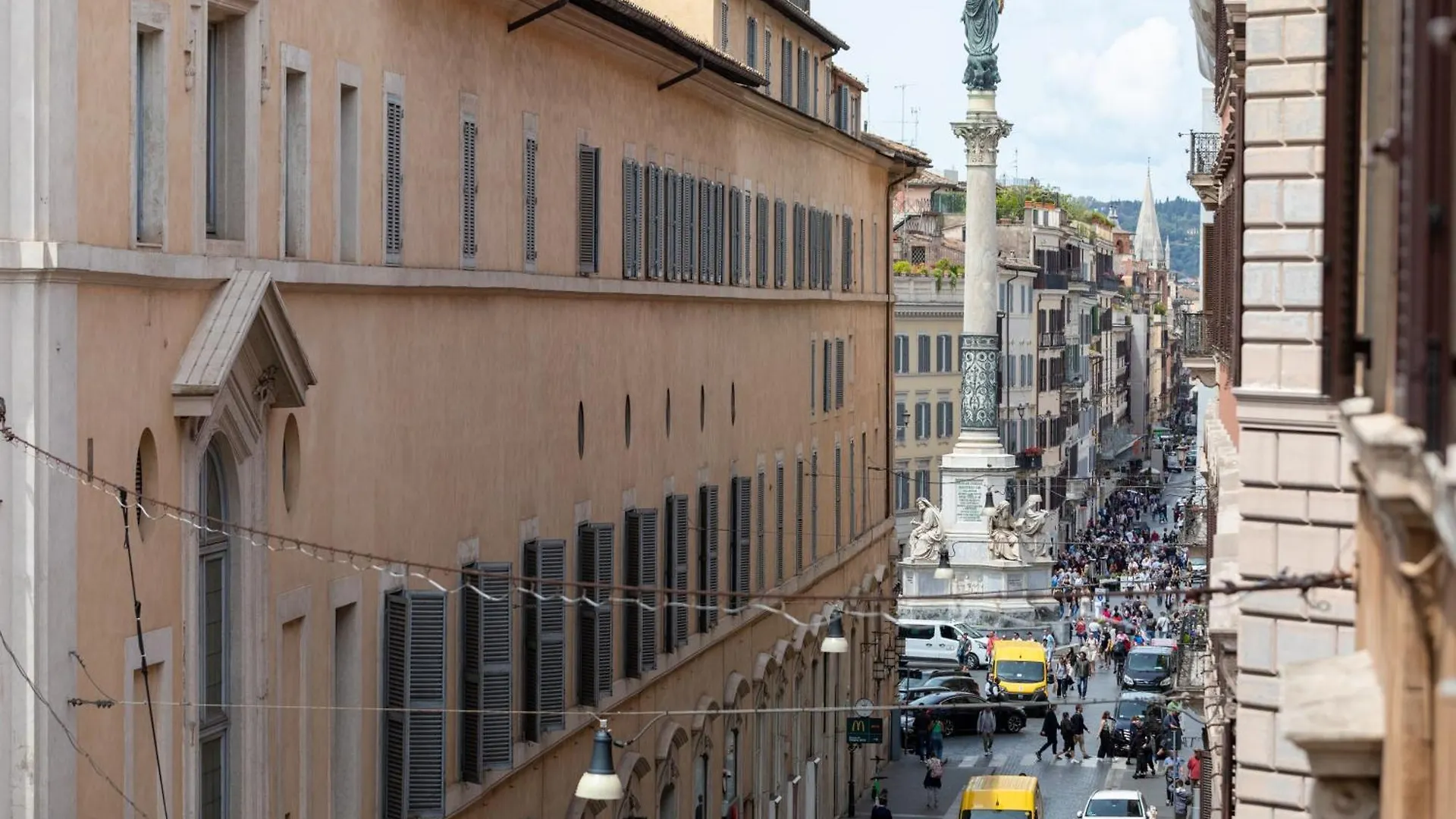 Chilling' Piazza Di Spagna Rome 0*,  Italy